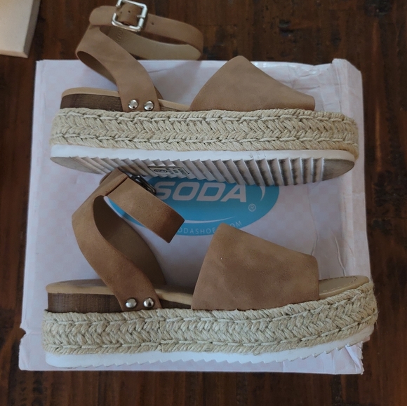 Soda ankle strap espadrille  tan 6.5 - Picture 2 of 5